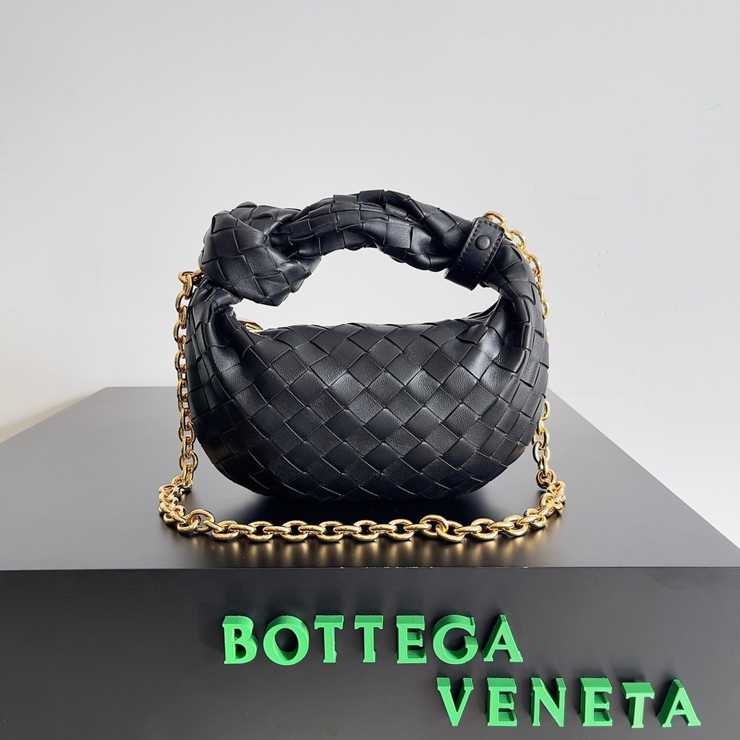 bo*te*ga Ve*ne*ta mini jodie chain bag in black intrecciato lambskin