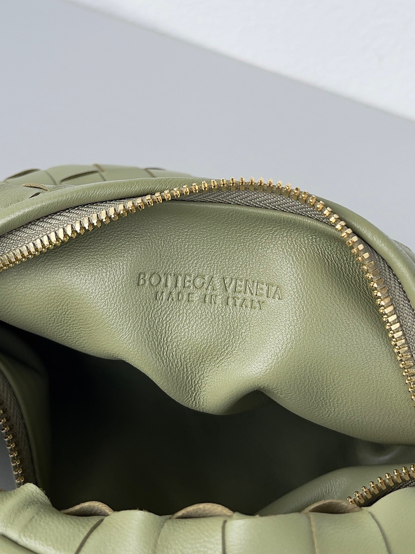 bo*te*ga Ve*ne*ta bv jodie mini bag in travertine intrecciato lambskin