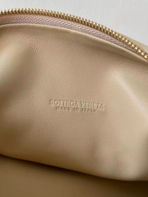 bo*te*ga Ve*ne*ta bv jodie teen bag in beige intrecciato leather