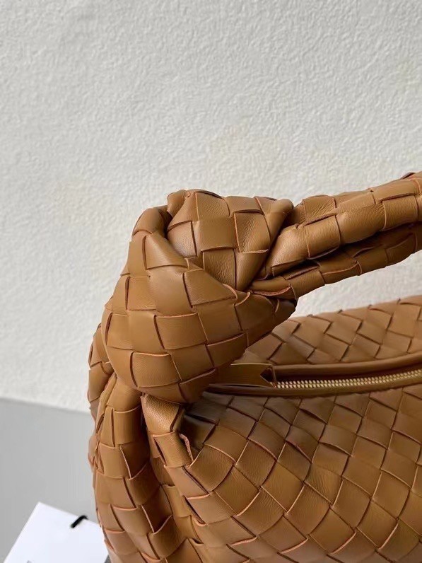 bo*te*ga Ve*ne*ta bv jodie teen bag in caramel intrecciato leather