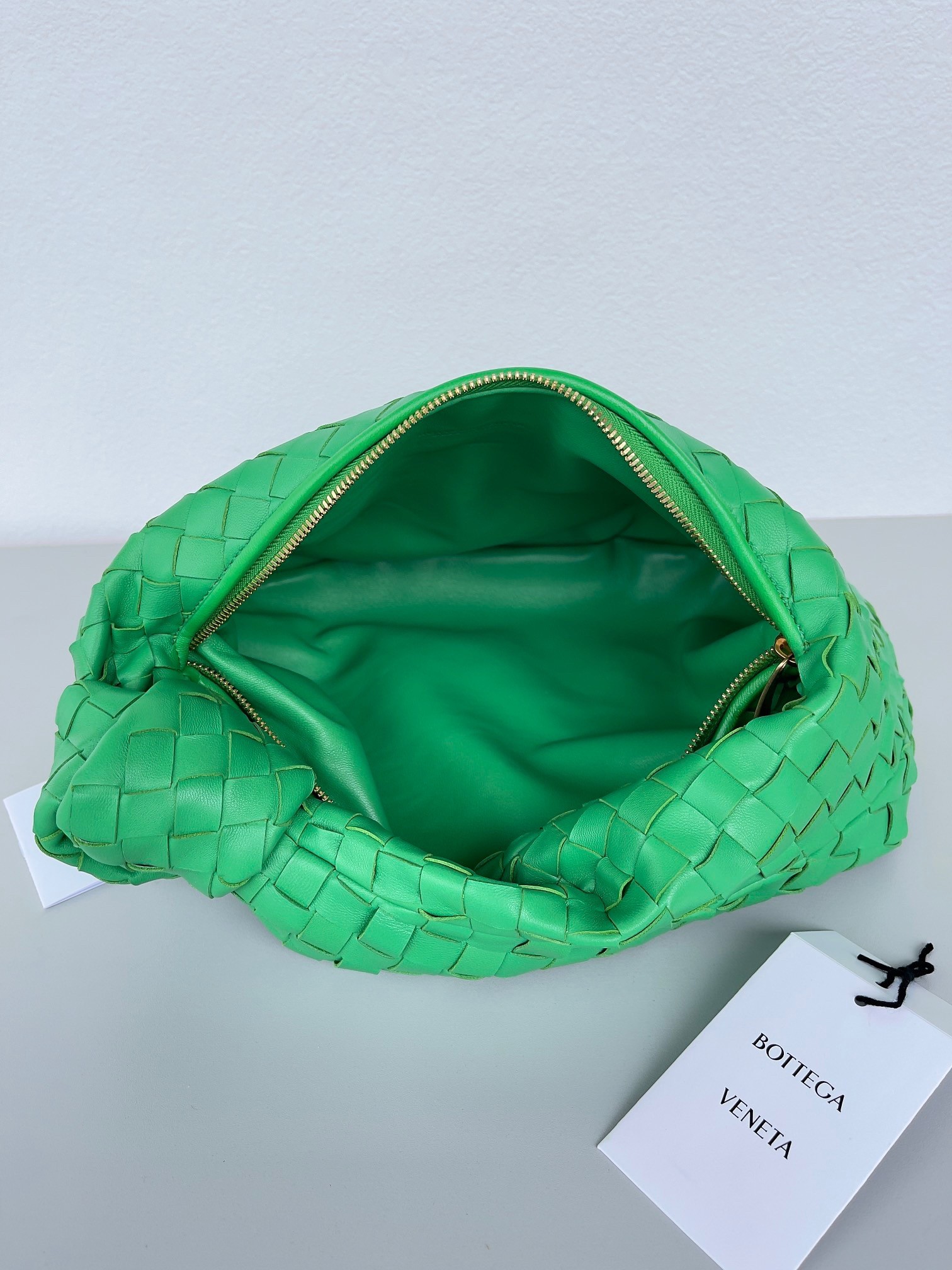 bo*te*ga Ve*ne*ta bv jodie teen bag in green intrecciato leather