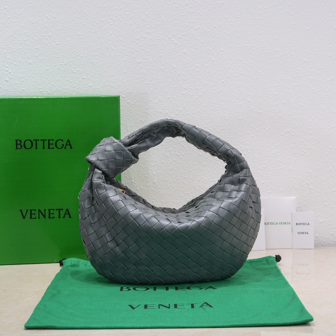 bo*te*ga Ve*ne*ta bv jodie teen bag in thunder intrecciato leather