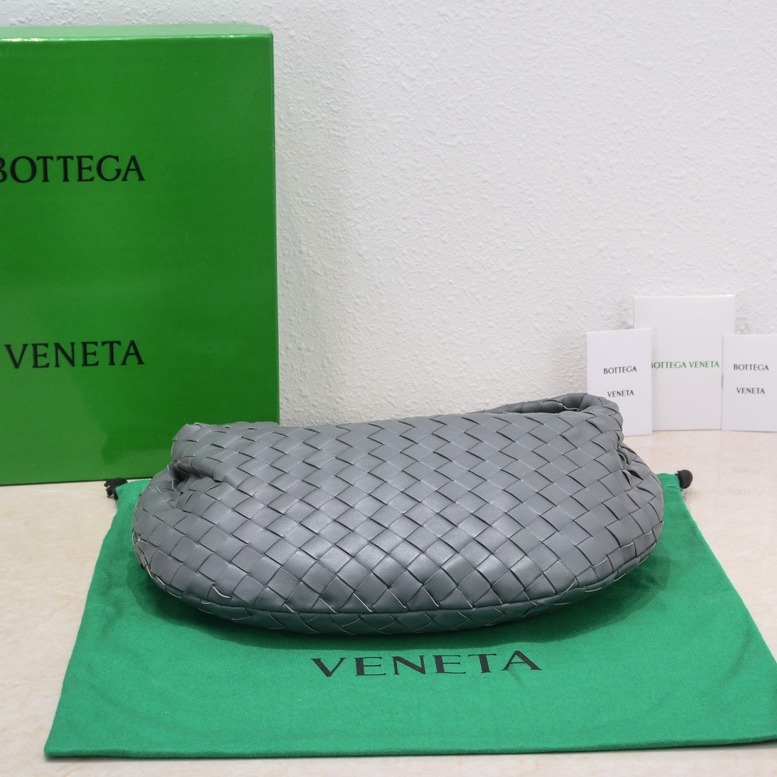 bo*te*ga Ve*ne*ta bv jodie teen bag in thunder intrecciato leather