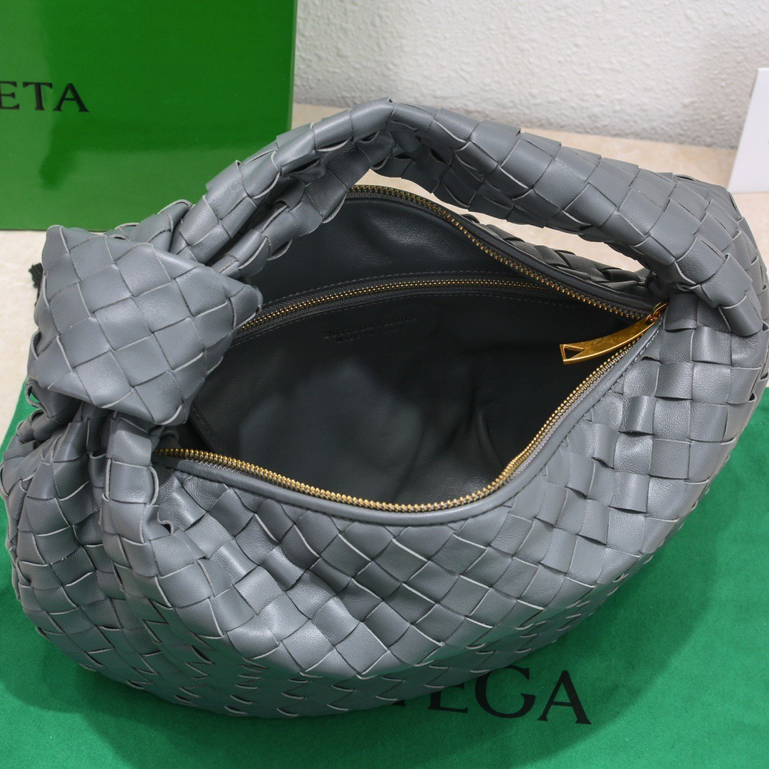 bo*te*ga Ve*ne*ta bv jodie teen bag in thunder intrecciato leather