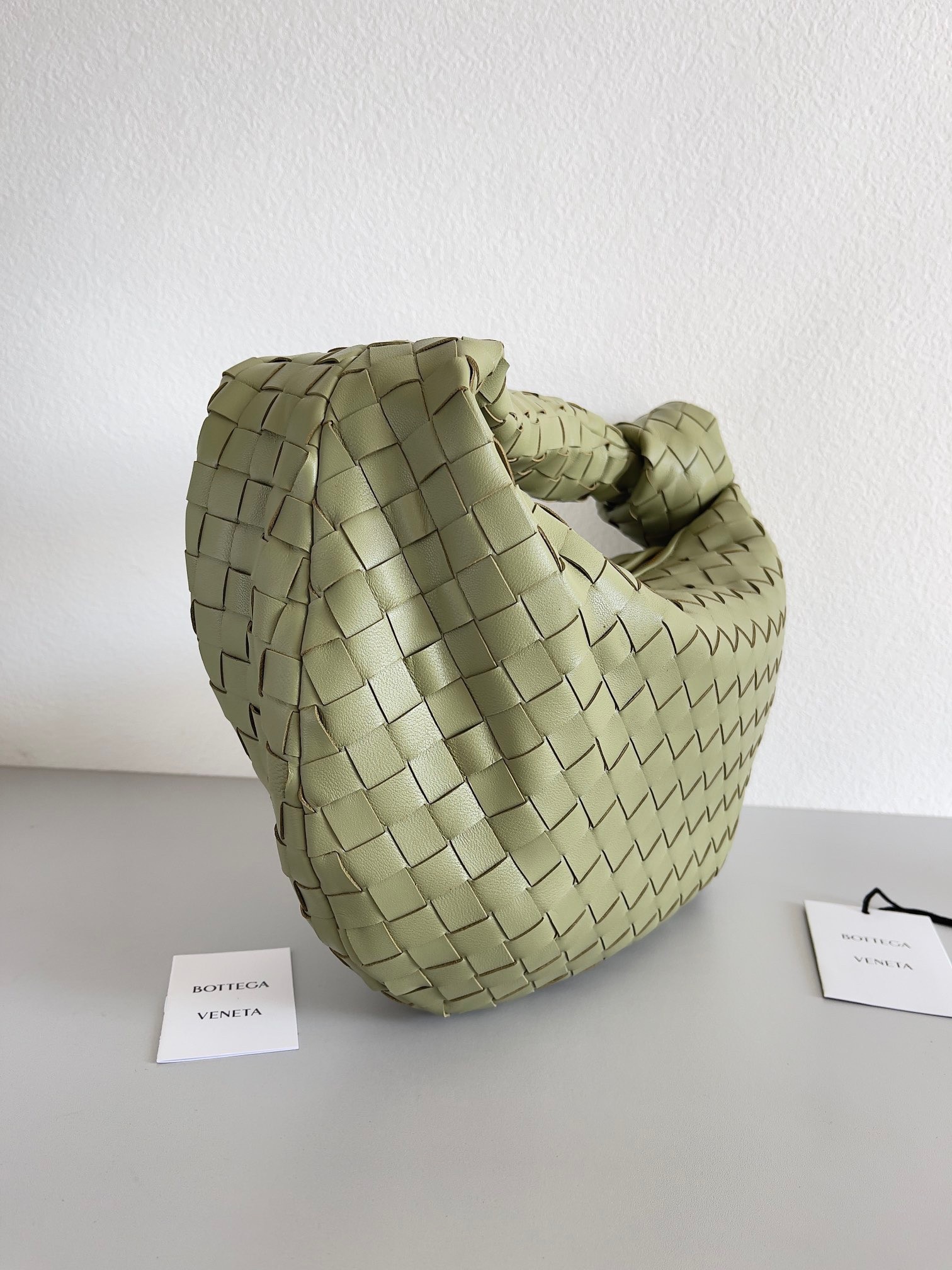 bo*te*ga Ve*ne*ta bv jodie teen bag in travertine intrecciato leather