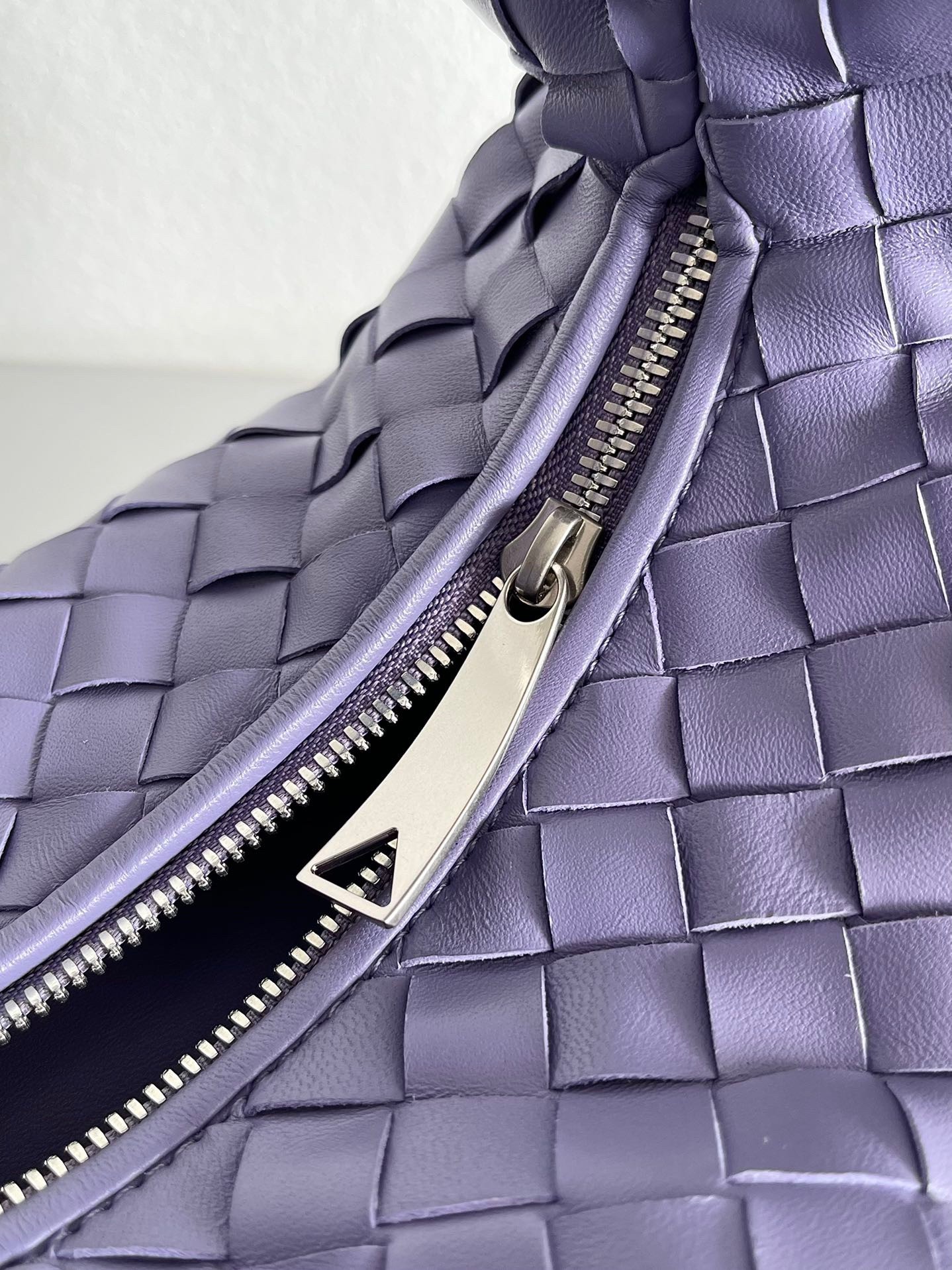 bo*te*ga Ve*ne*ta bv jodie teen bag in wisteria intrecciato leather