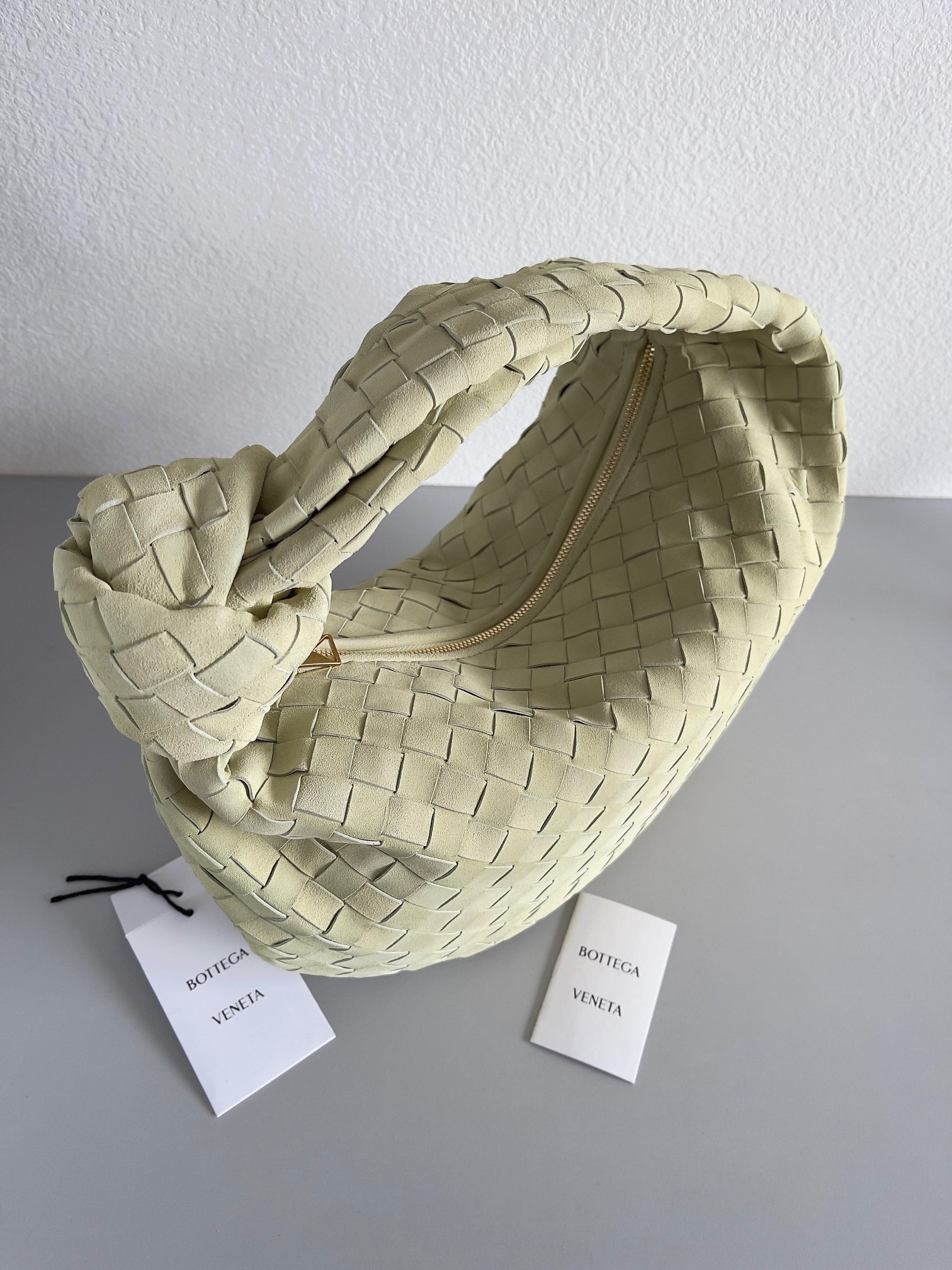 bo*te*ga Ve*ne*ta bv jodie teen bag in lemon suede calfskin