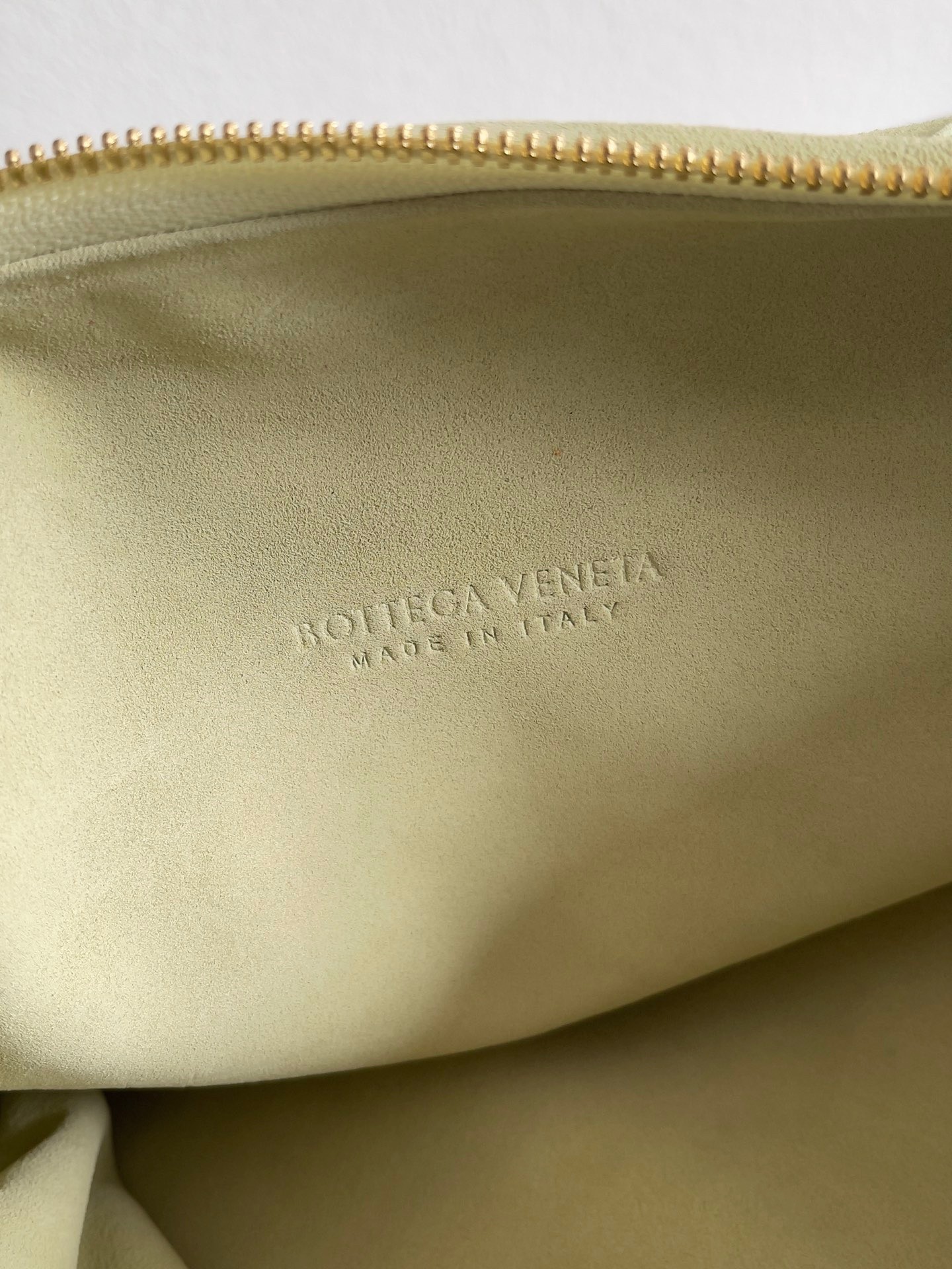 bo*te*ga Ve*ne*ta bv jodie teen bag in lemon suede calfskin