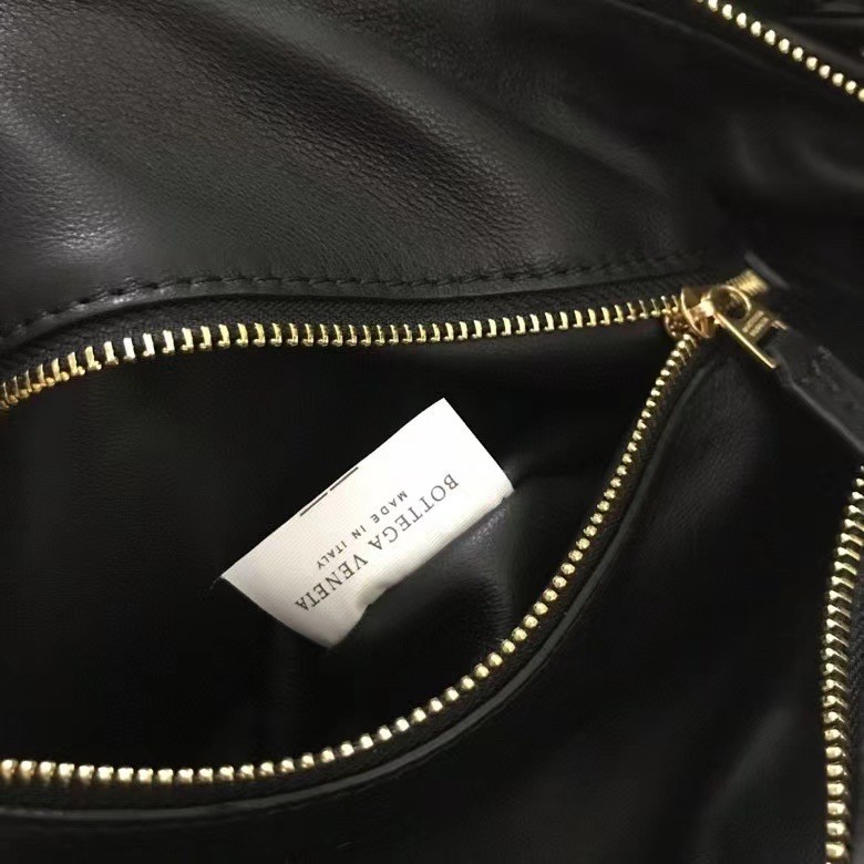 bo*te*ga Ve*ne*ta bv jodie small bag in black intrecciato leather