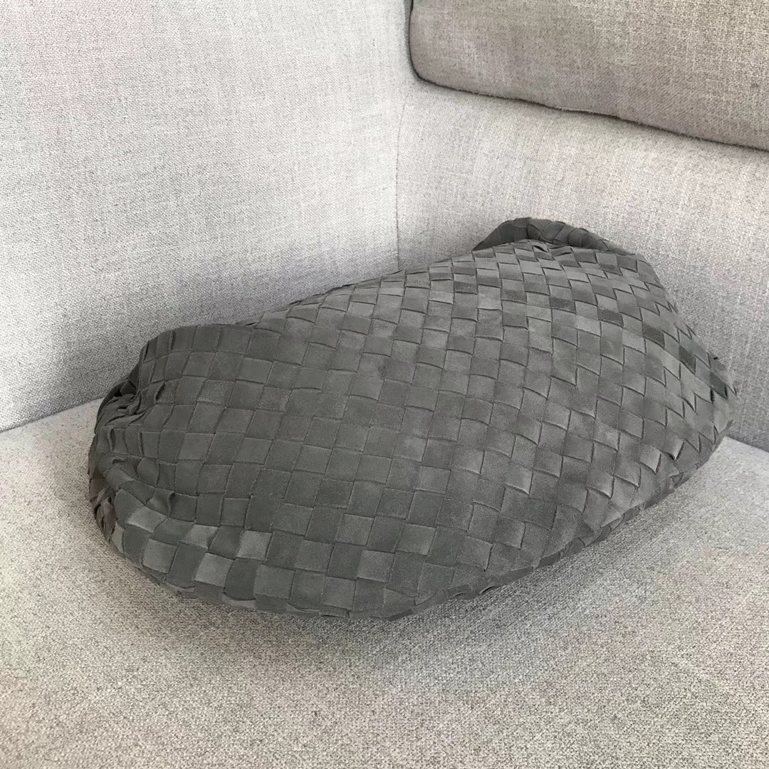 bo*te*ga Ve*ne*ta large bv jodie bag in grey woven suede