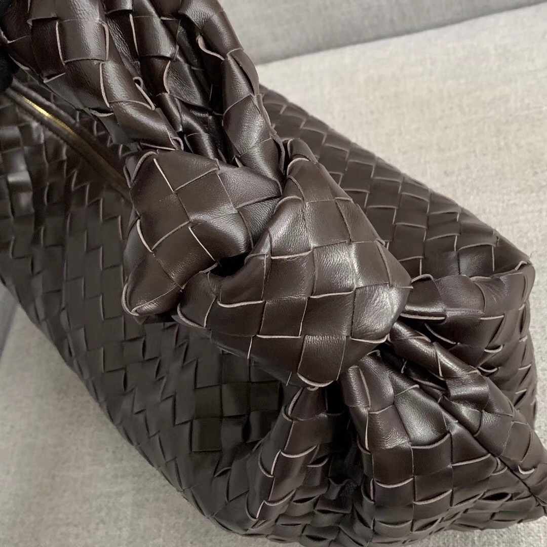 bo*te*ga Ve*ne*ta large bv jodie bag in fondente woven leather