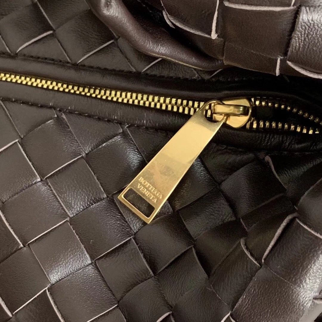 bo*te*ga Ve*ne*ta large bv jodie bag in fondente woven leather