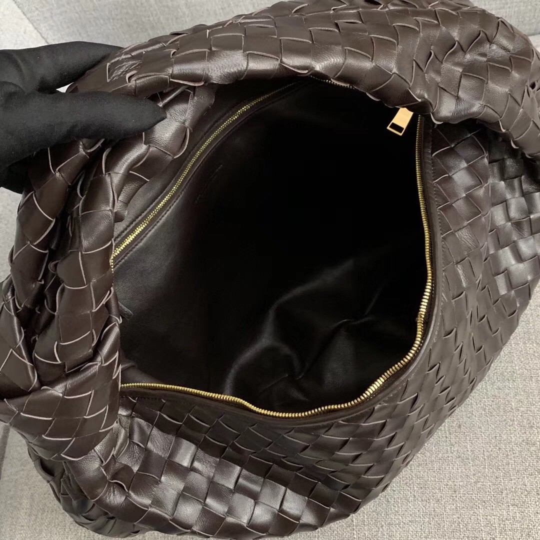 bo*te*ga Ve*ne*ta large bv jodie bag in fondente woven leather