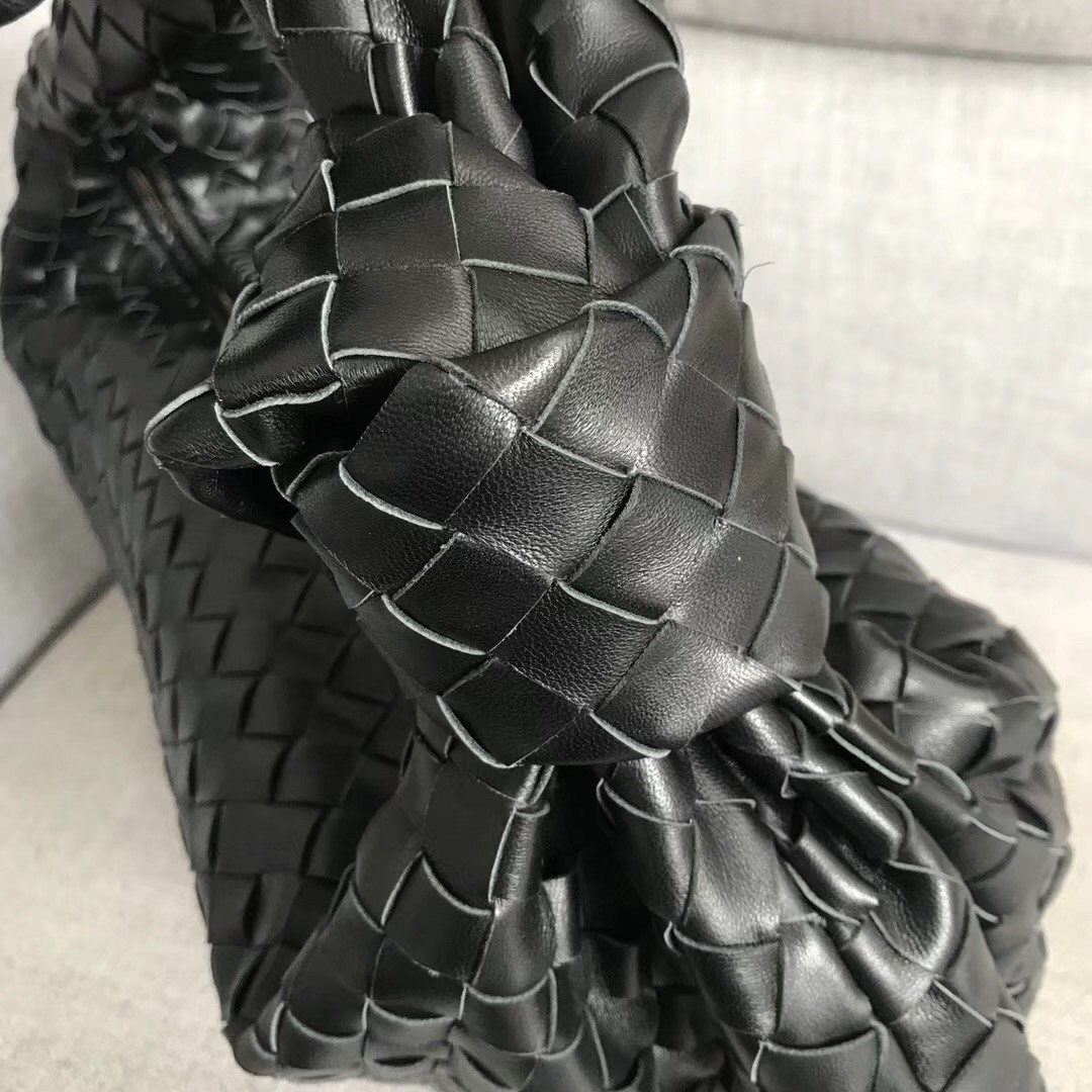 bo*te*ga Ve*ne*ta large bv jodie bag in black woven leather