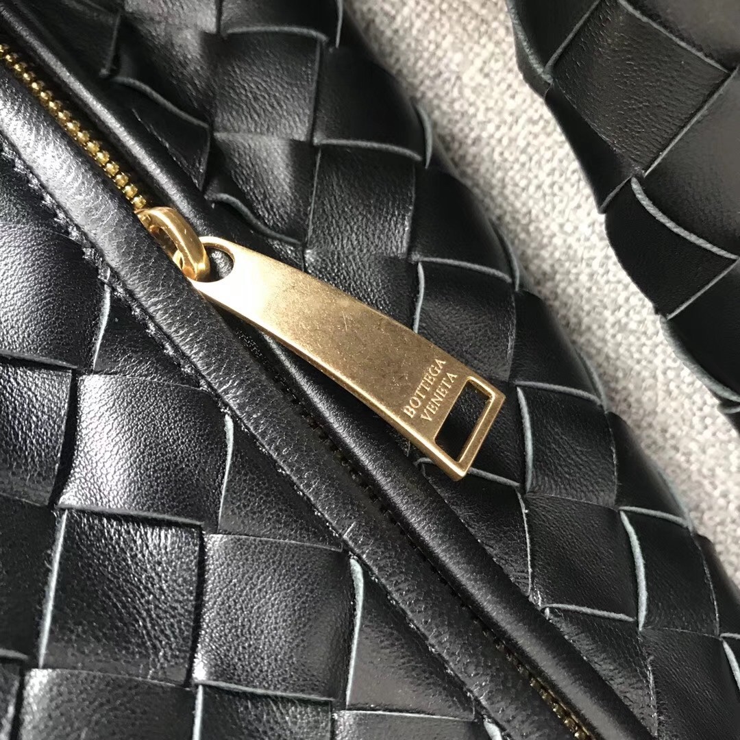 bo*te*ga Ve*ne*ta large bv jodie bag in black woven leather