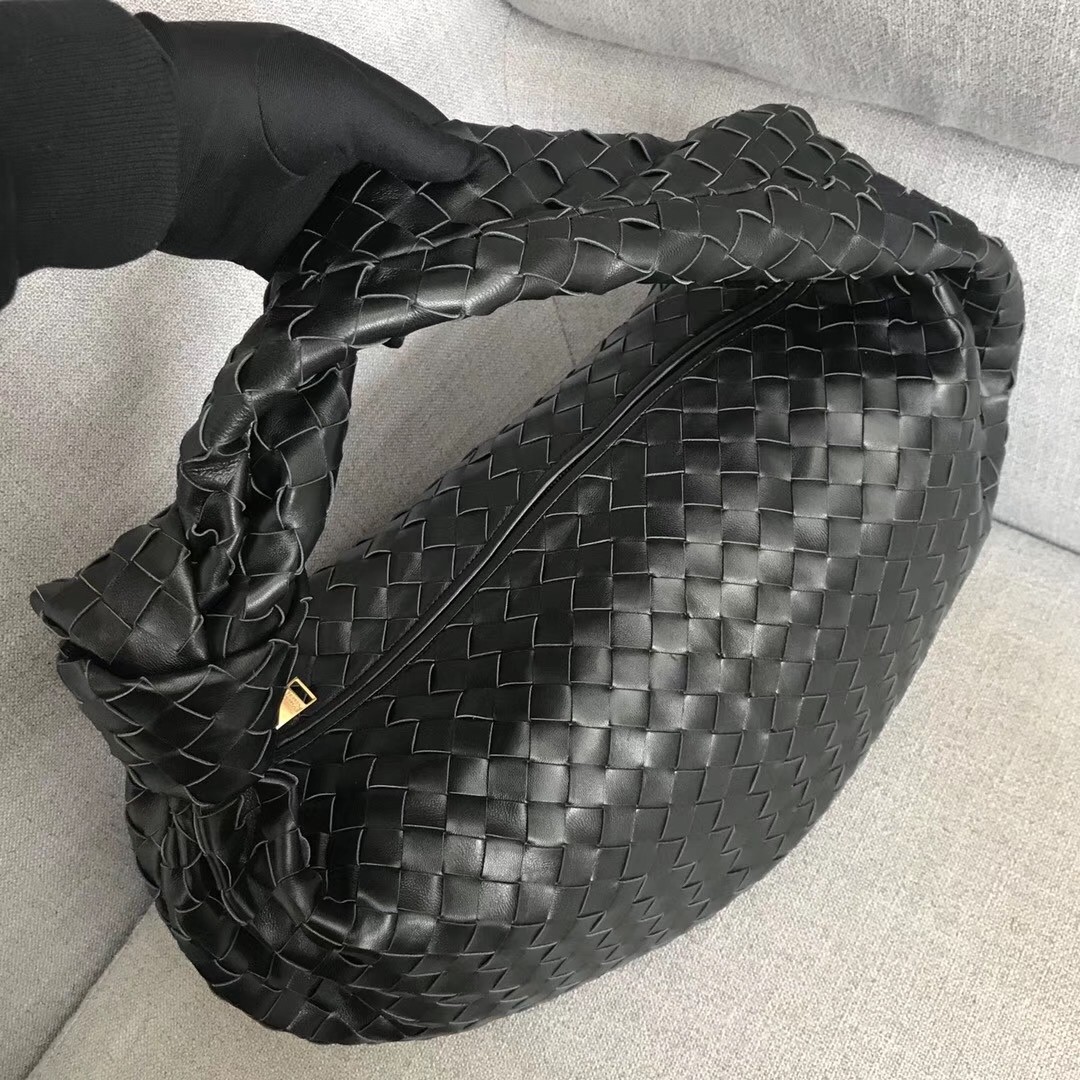 bo*te*ga Ve*ne*ta large bv jodie bag in black woven leather