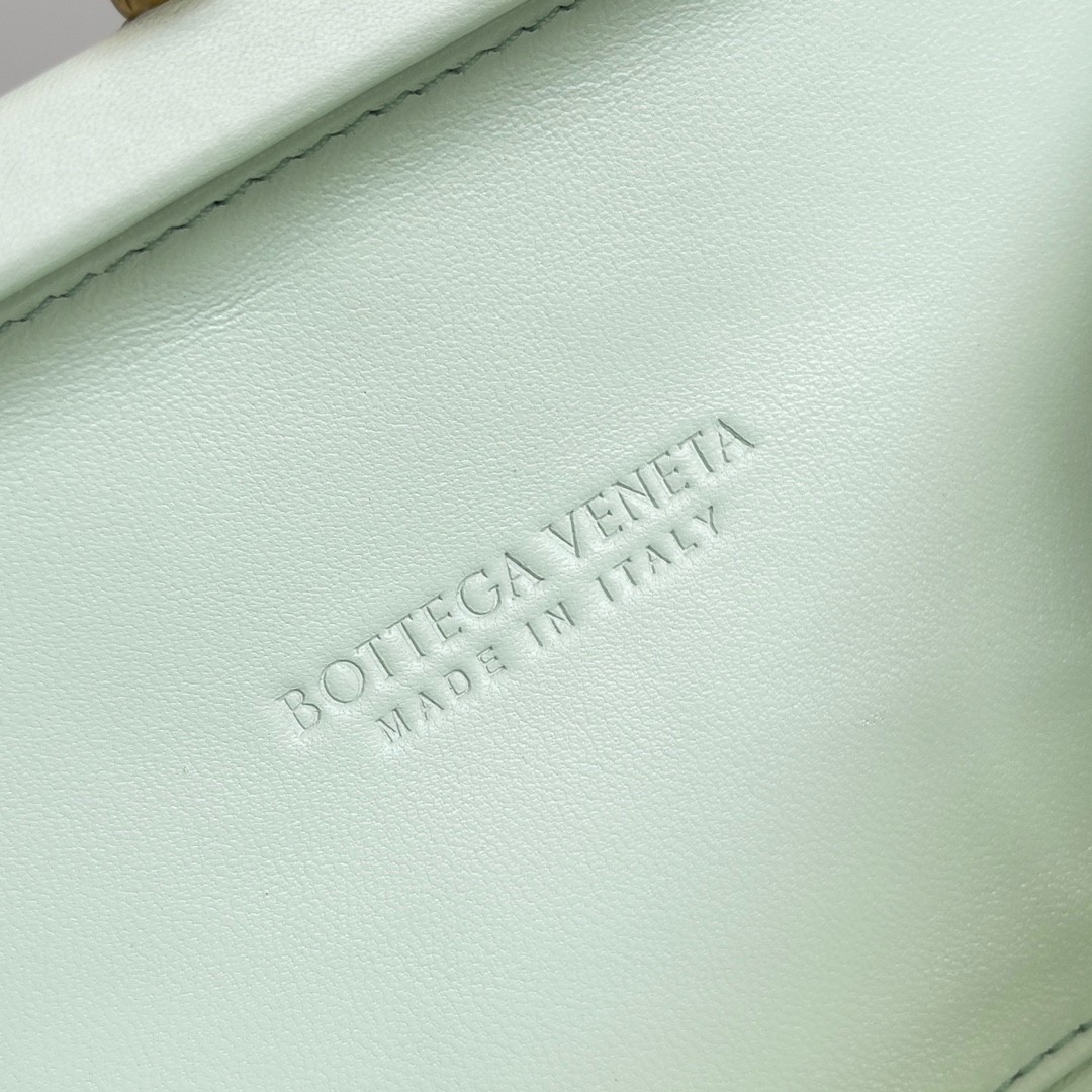 bo*te*ga Ve*ne*ta knot minaudiere clutch in glacier intreccio leather