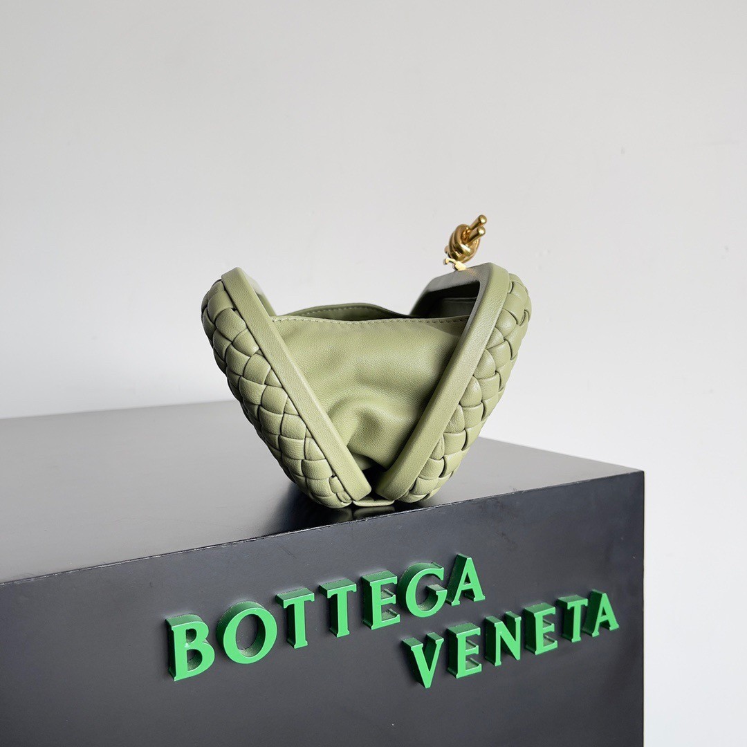 bo*te*ga Ve*ne*ta knot minaudiere clutch in travertine intrecciato lambskin