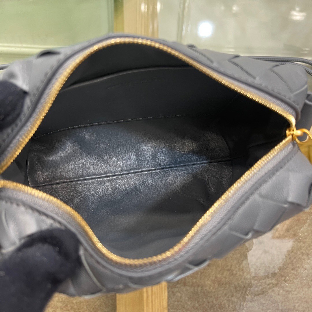 bo*te*ga Ve*ne*ta loop mini bag in grey intrecciato lambskin