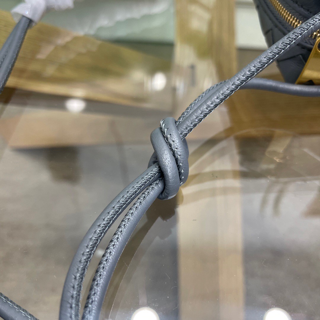 bo*te*ga Ve*ne*ta loop mini bag in grey intrecciato lambskin