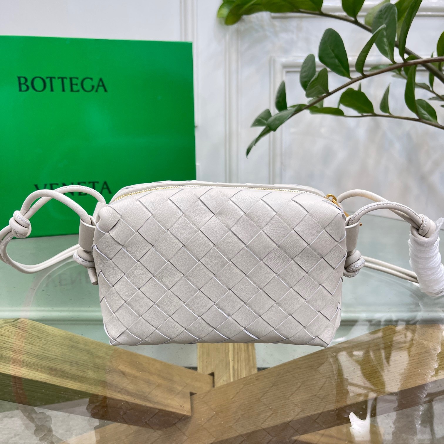 bo*te*ga Ve*ne*ta loop mini bag in white intrecciato lambskin