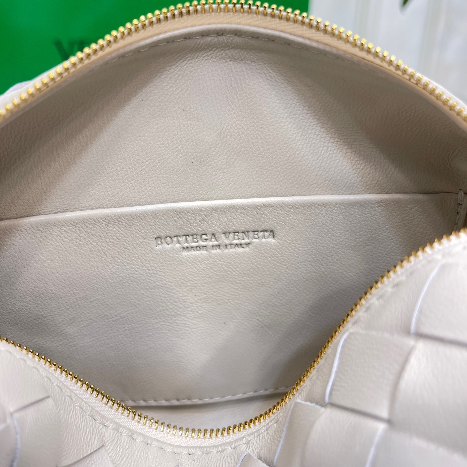 bo*te*ga Ve*ne*ta loop mini bag in white intrecciato lambskin