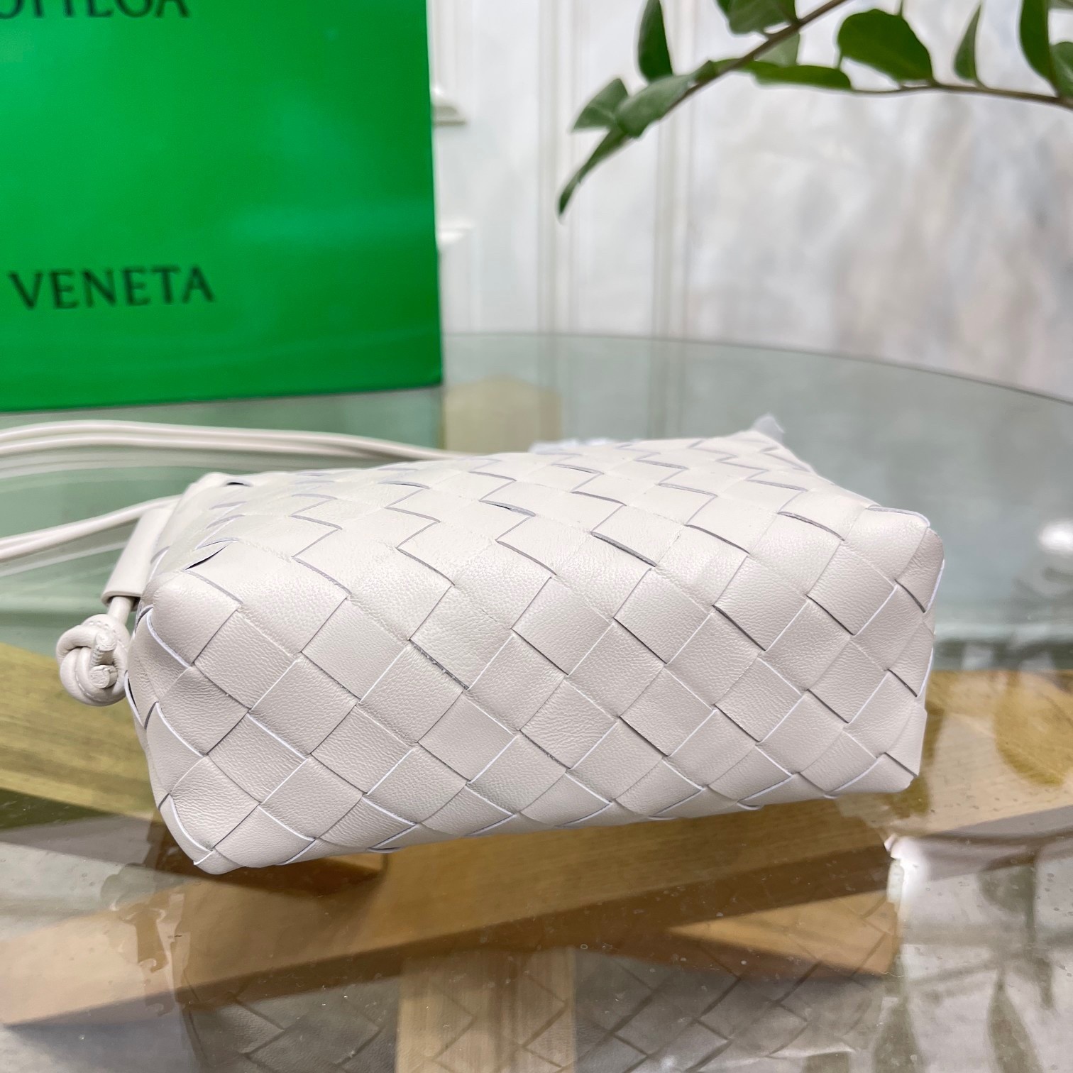 bo*te*ga Ve*ne*ta loop mini bag in white intrecciato lambskin