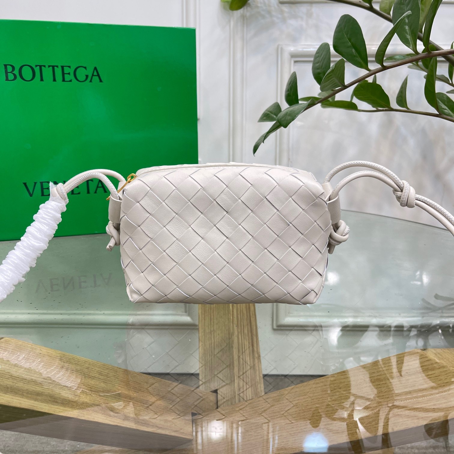bo*te*ga Ve*ne*ta loop mini bag in white intrecciato lambskin