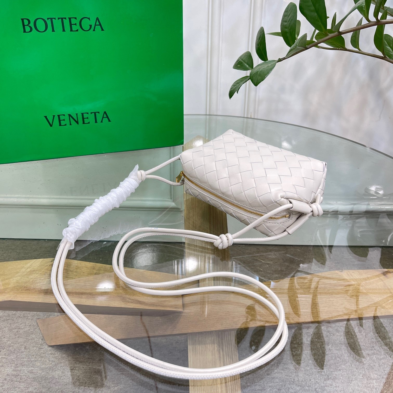 bo*te*ga Ve*ne*ta loop mini bag in white intrecciato lambskin