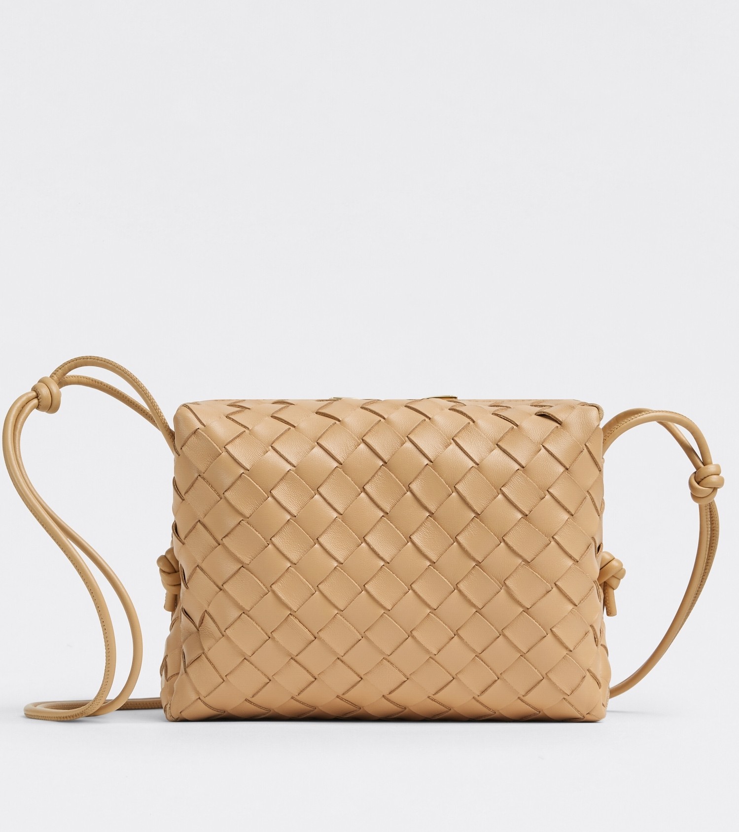 bo*te*ga Ve*ne*ta small loop bag in beige intrecciato lambskin