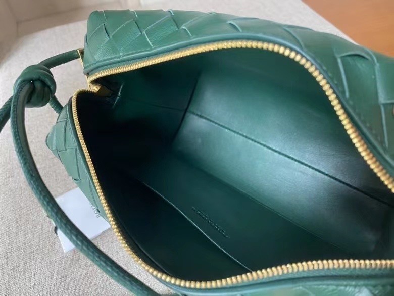 bo*te*ga Ve*ne*ta small loop bag in raintree intrecciato lambskin