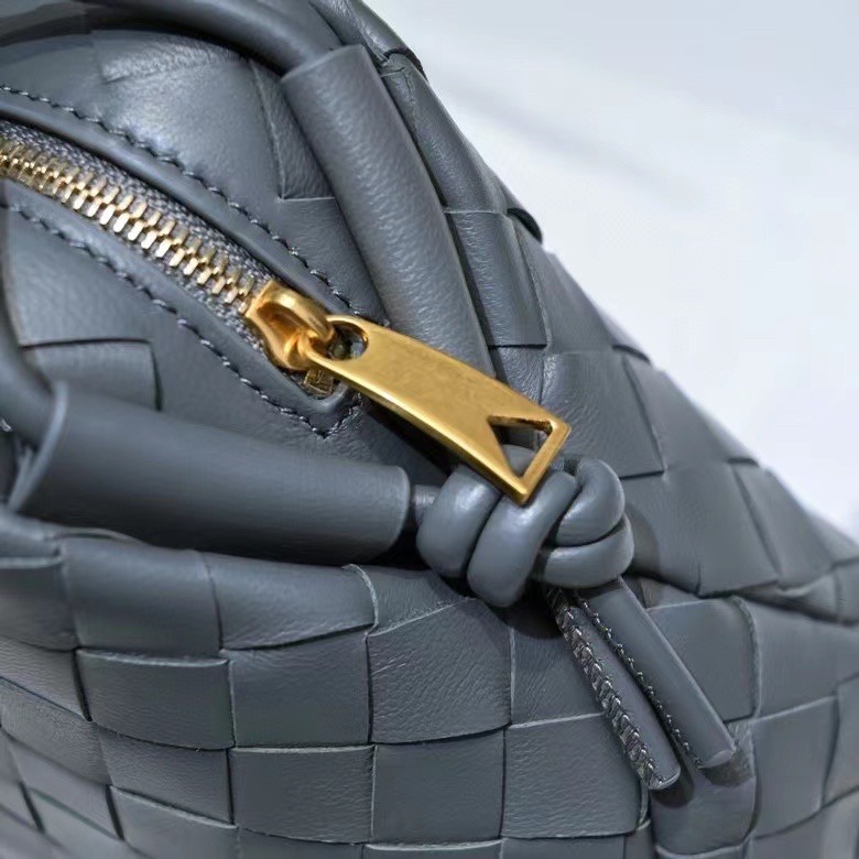 bo*te*ga Ve*ne*ta small loop bag in thunder intrecciato lambskin