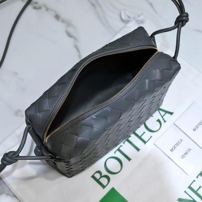 bo*te*ga Ve*ne*ta small loop bag in thunder intrecciato lambskin