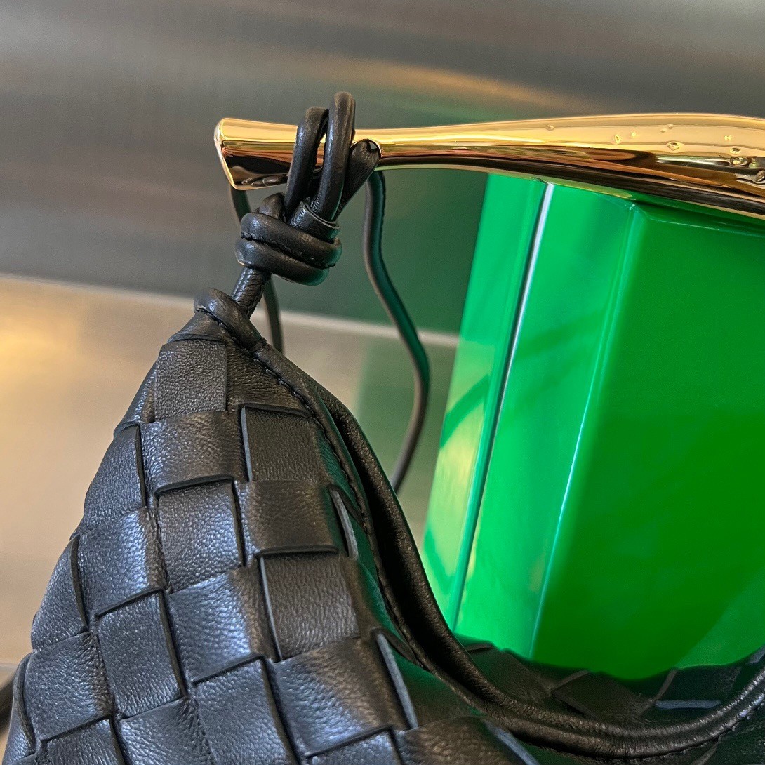 bo*te*ga Ve*ne*ta sardine mini bag in black intrecciato lambskin