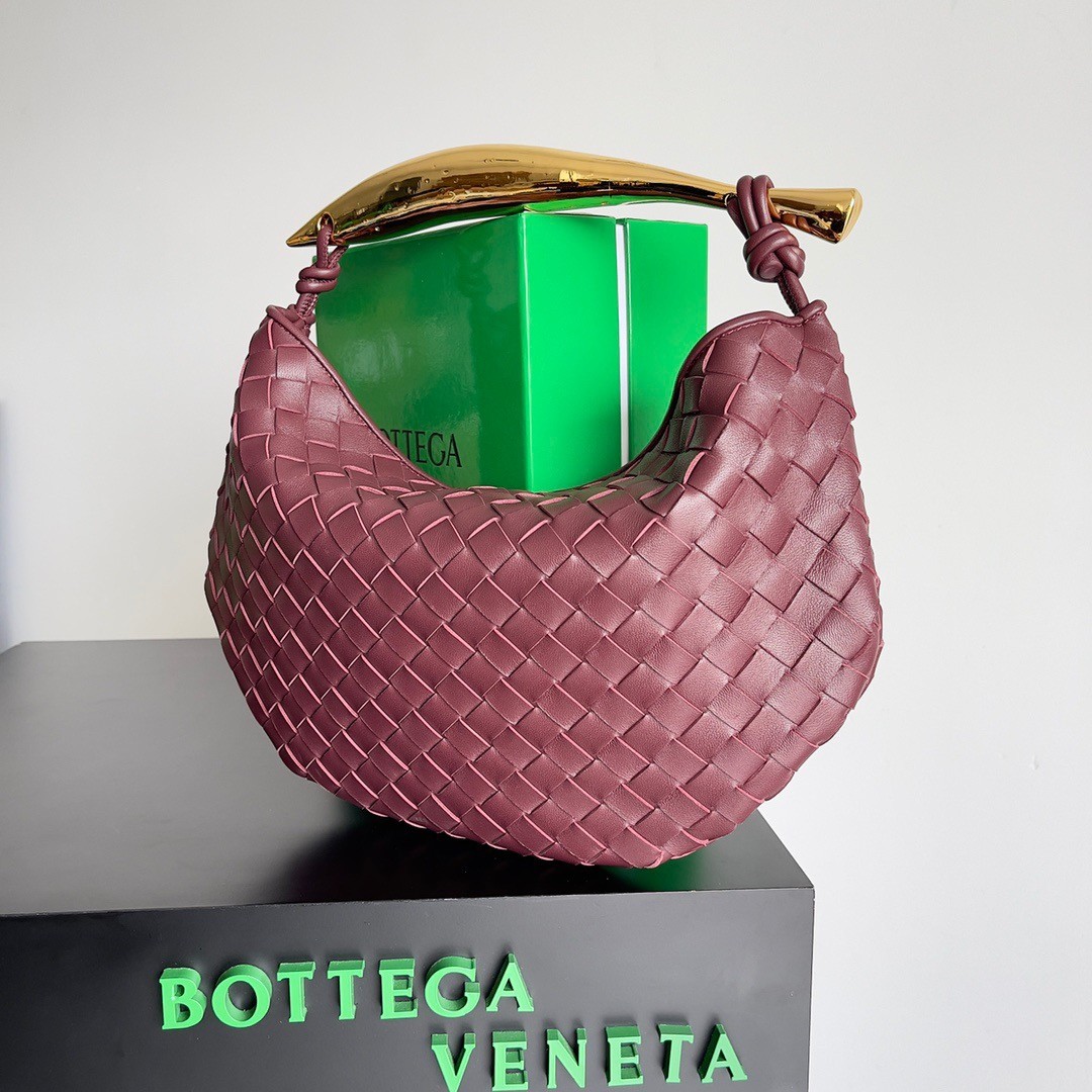 bo*te*ga Ve*ne*ta small sardine bag in barolo intrecciato lambskin