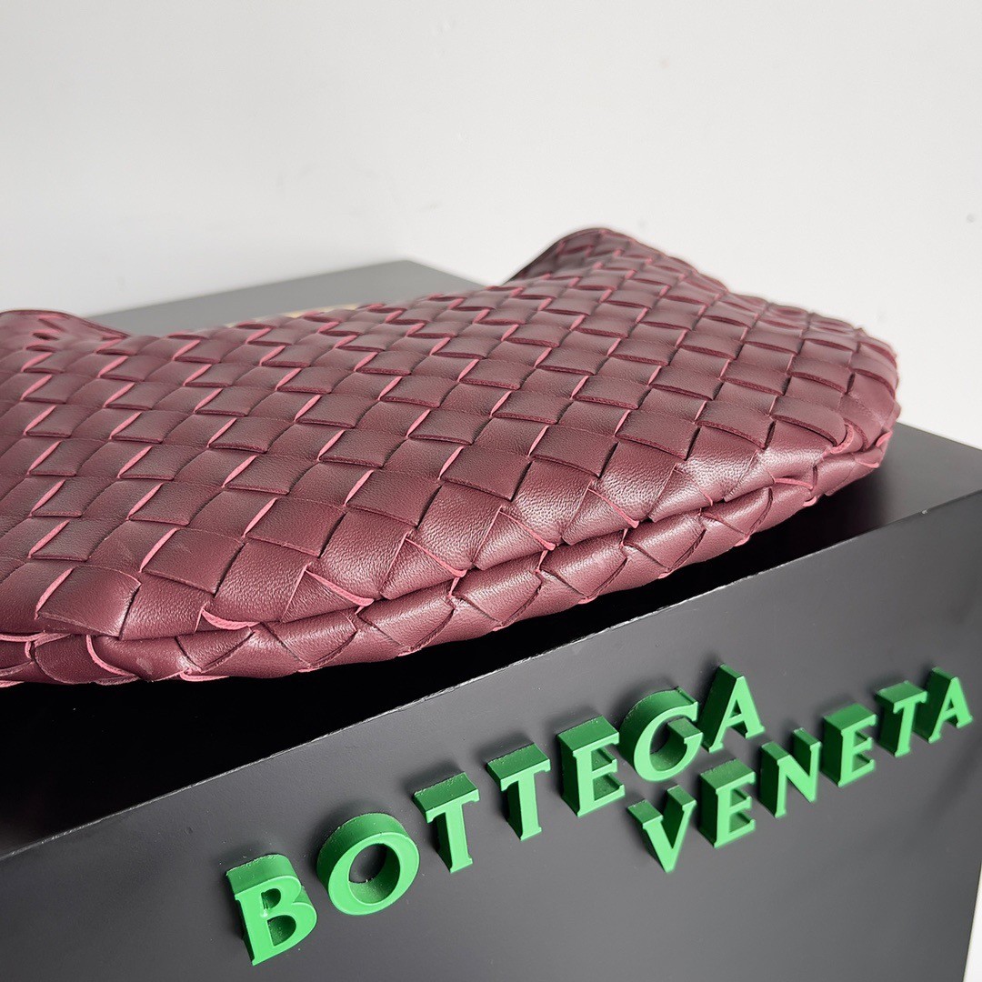 bo*te*ga Ve*ne*ta small sardine bag in barolo intrecciato lambskin