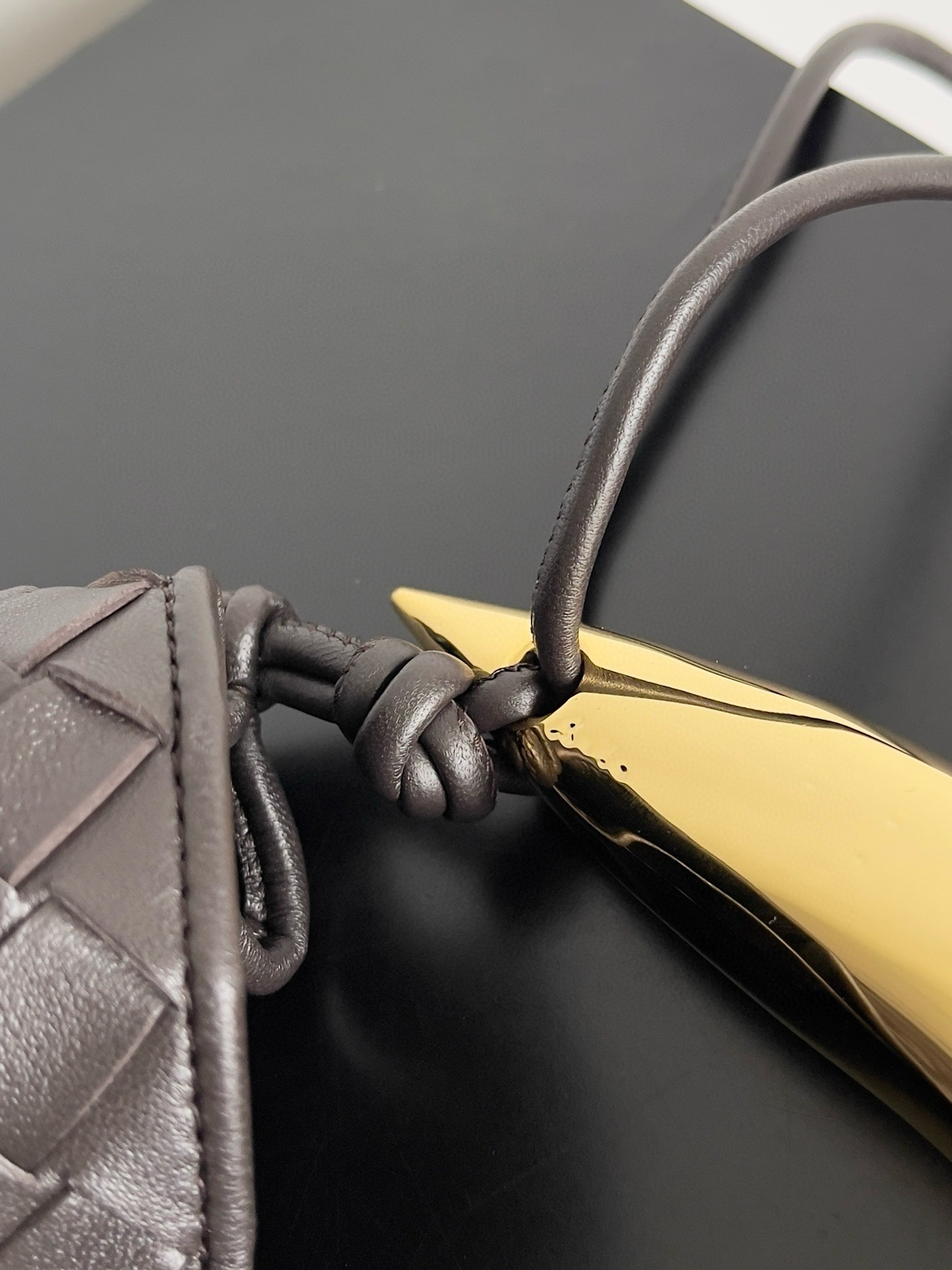bo*te*ga Ve*ne*ta sardine medium bag in fondant intrecciato lambskin