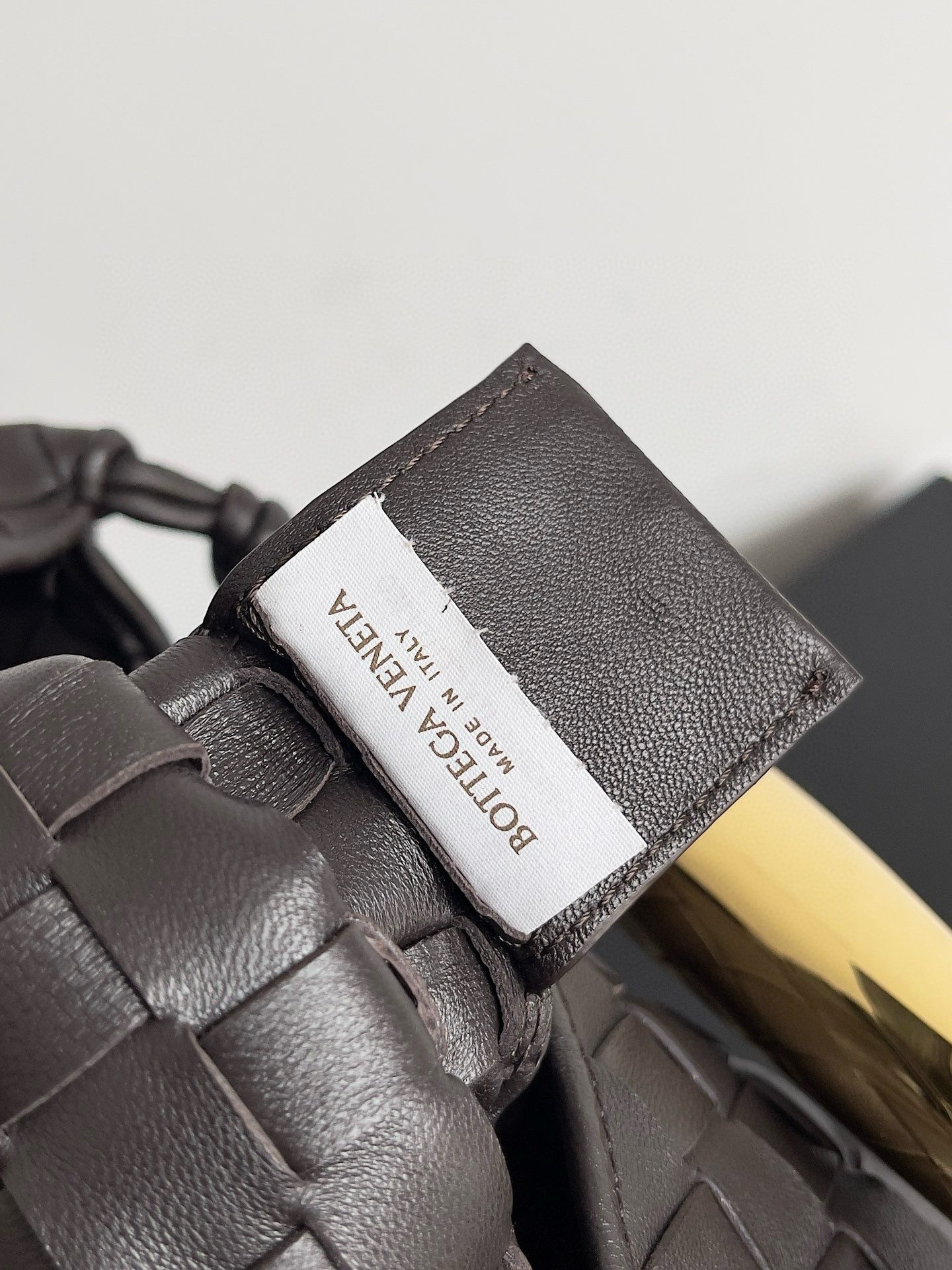 bo*te*ga Ve*ne*ta sardine medium bag in fondant intrecciato lambskin