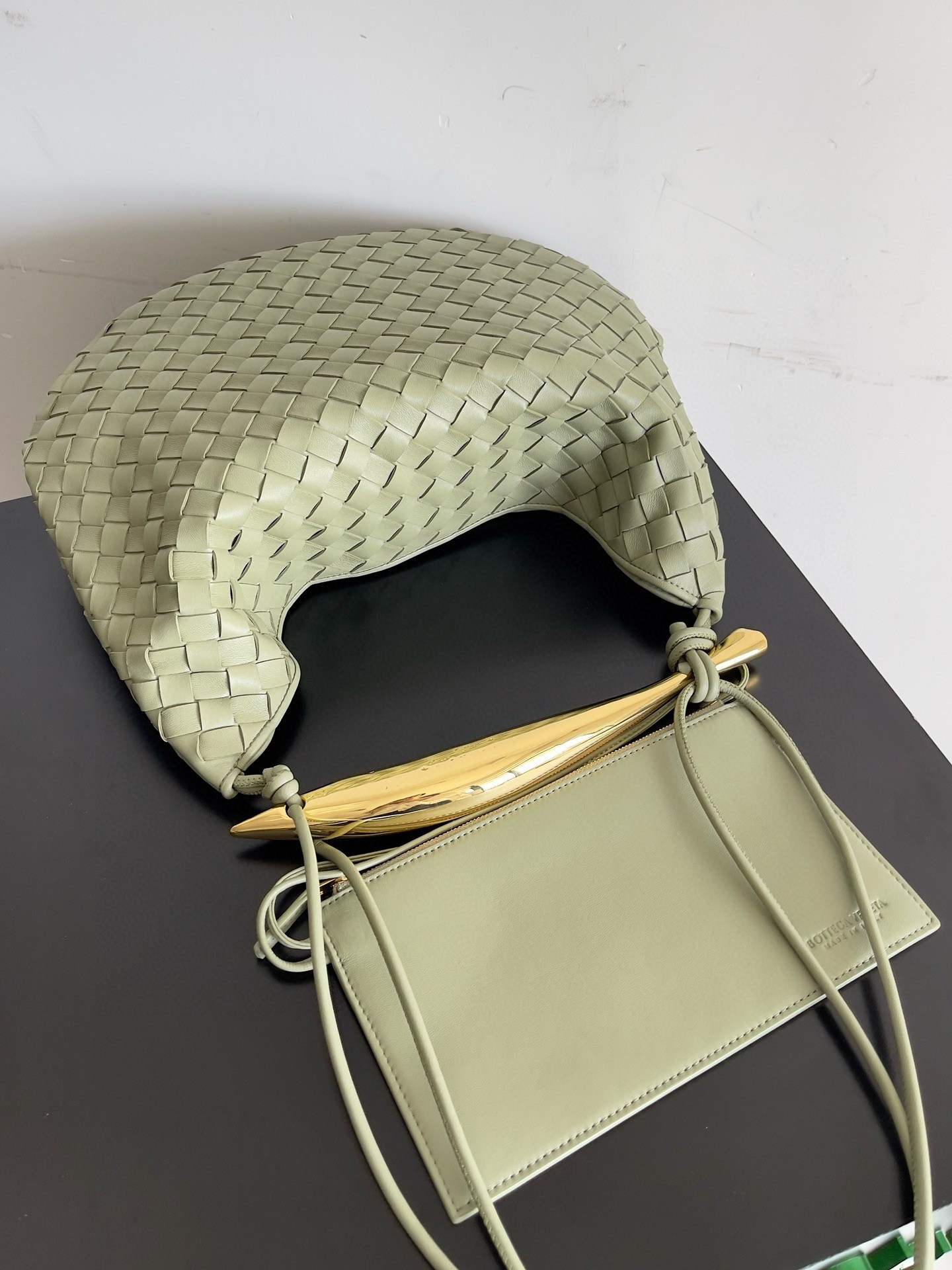 bo*te*ga Ve*ne*ta sardine medium bag in travertine intrecciato lambskin