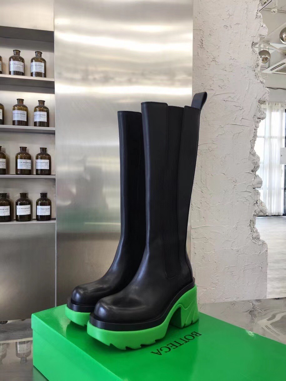 bo*te*ga Ve*ne*ta flash knee-high boots with green outsole