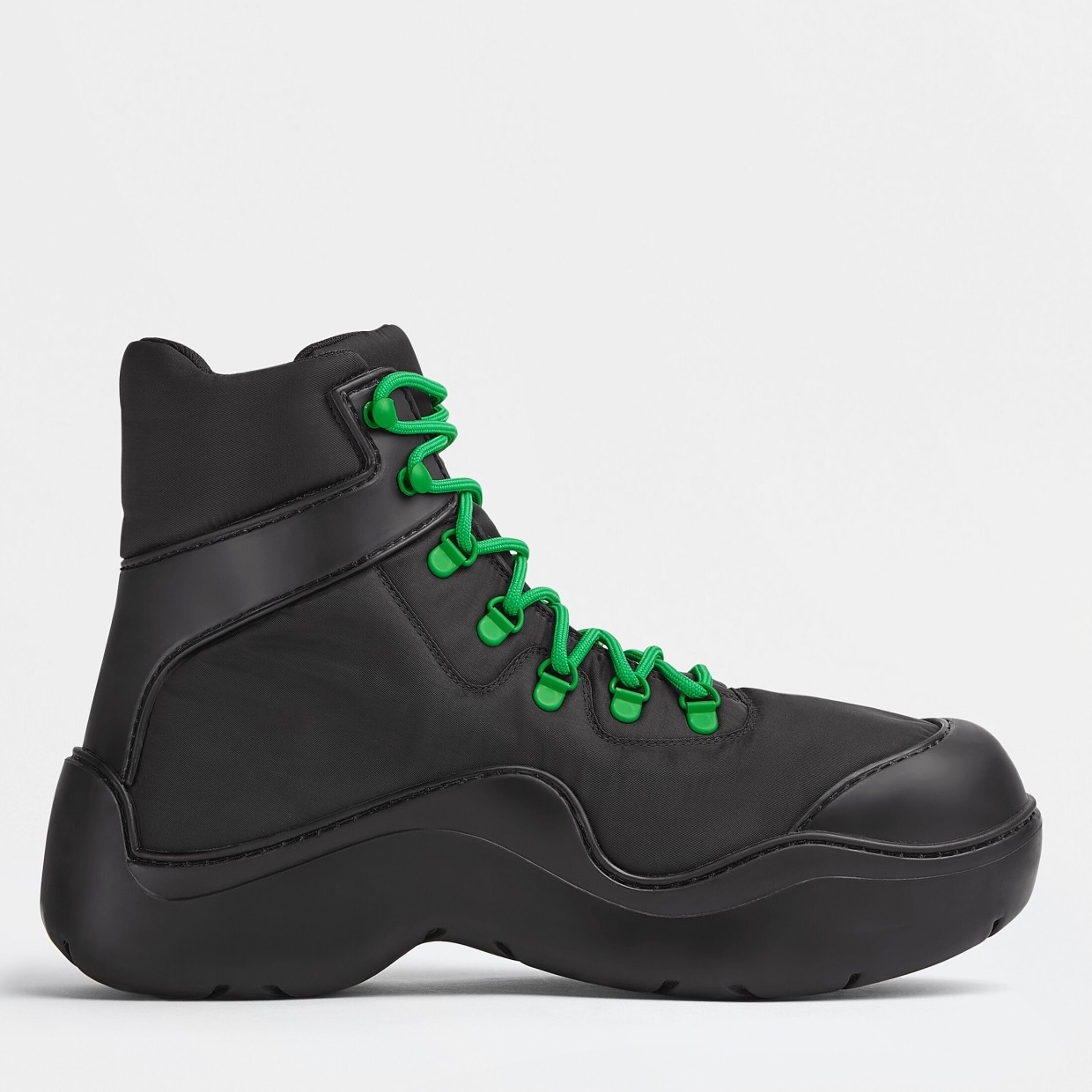 bo*te*ga Ve*ne*ta puddle bomber ankle boots in black fabric