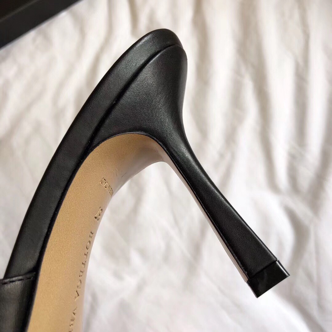 bo*te*ga Ve*ne*ta stretch mules 90mm in black lambskin