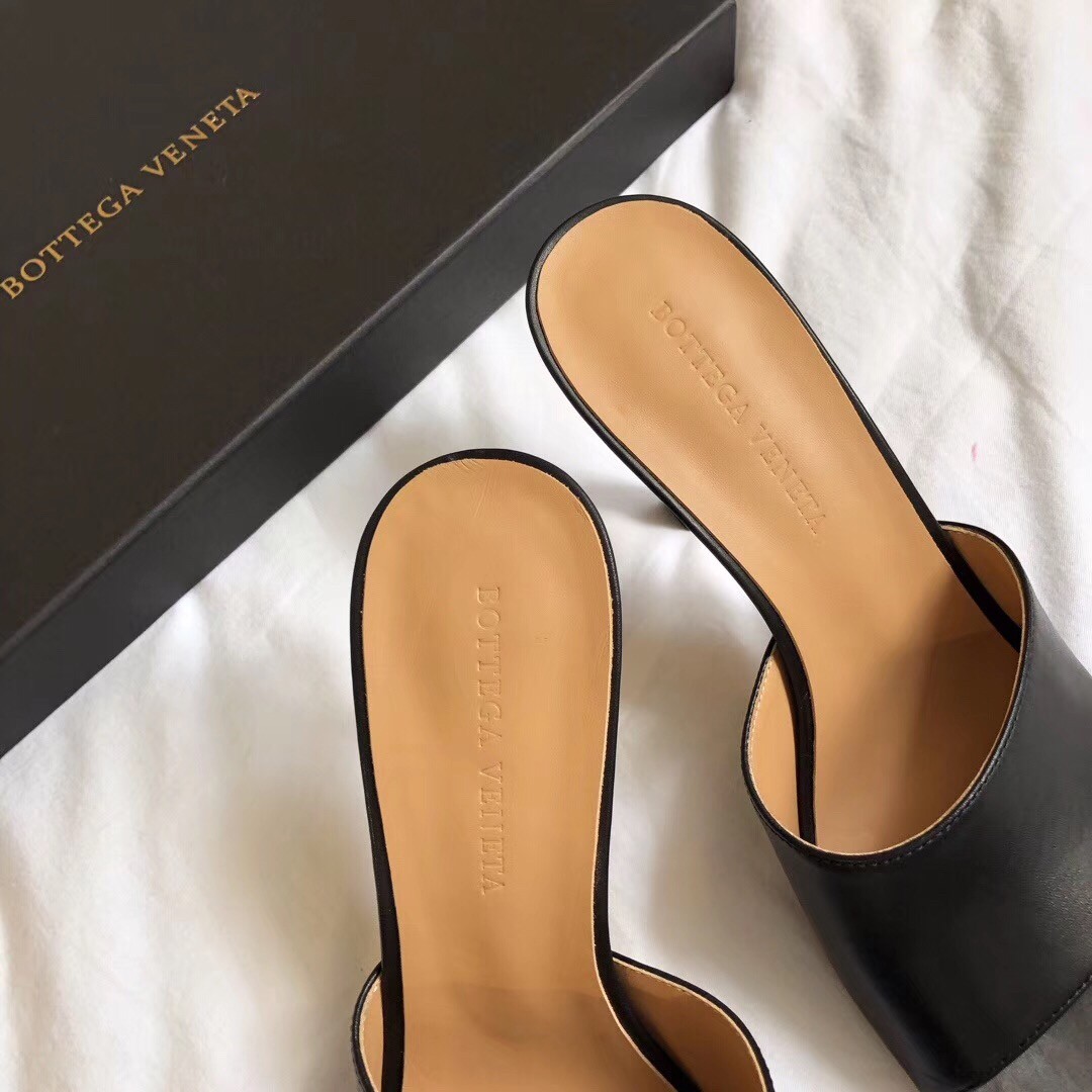 bo*te*ga Ve*ne*ta stretch mules 90mm in black lambskin
