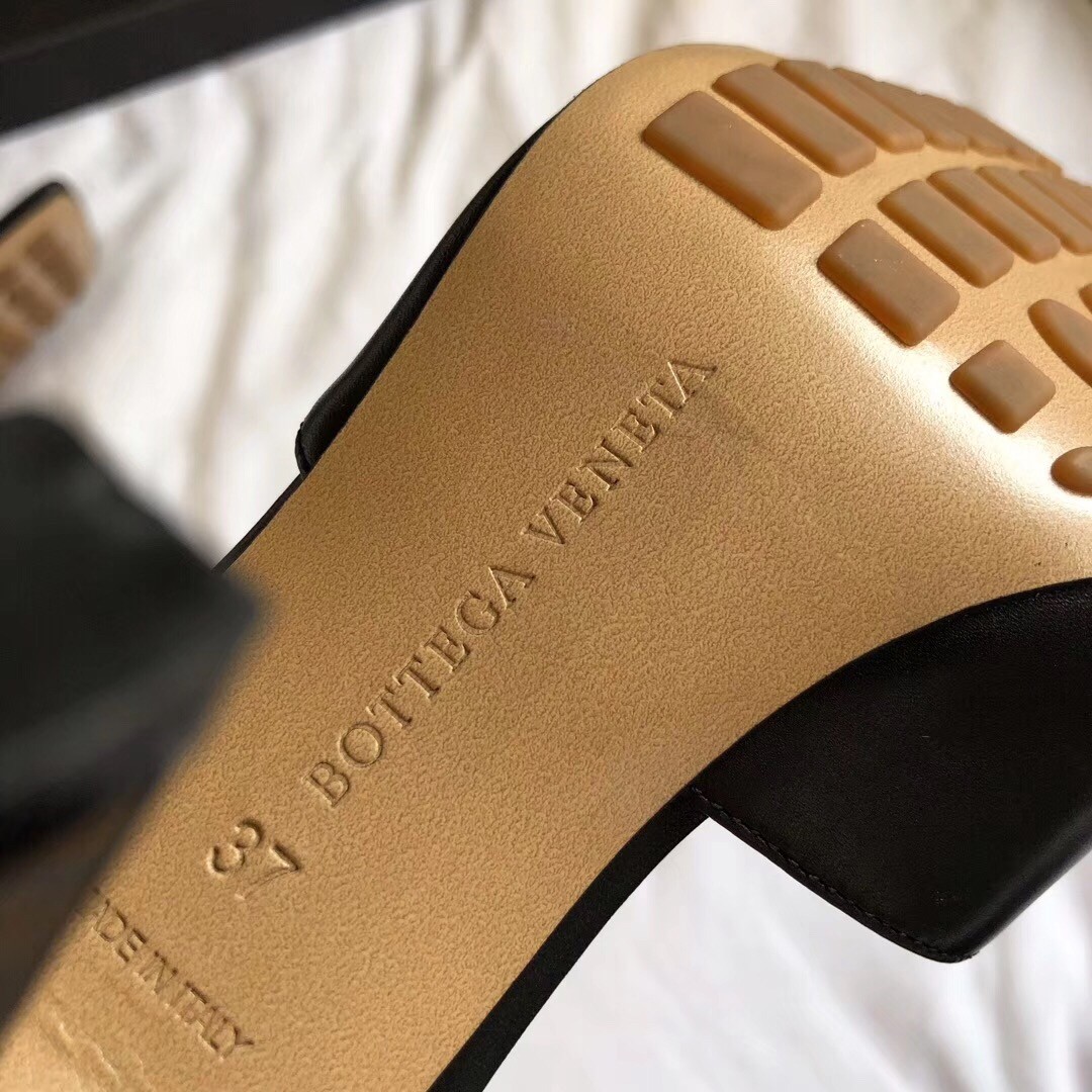 bo*te*ga Ve*ne*ta stretch mules 90mm in black lambskin