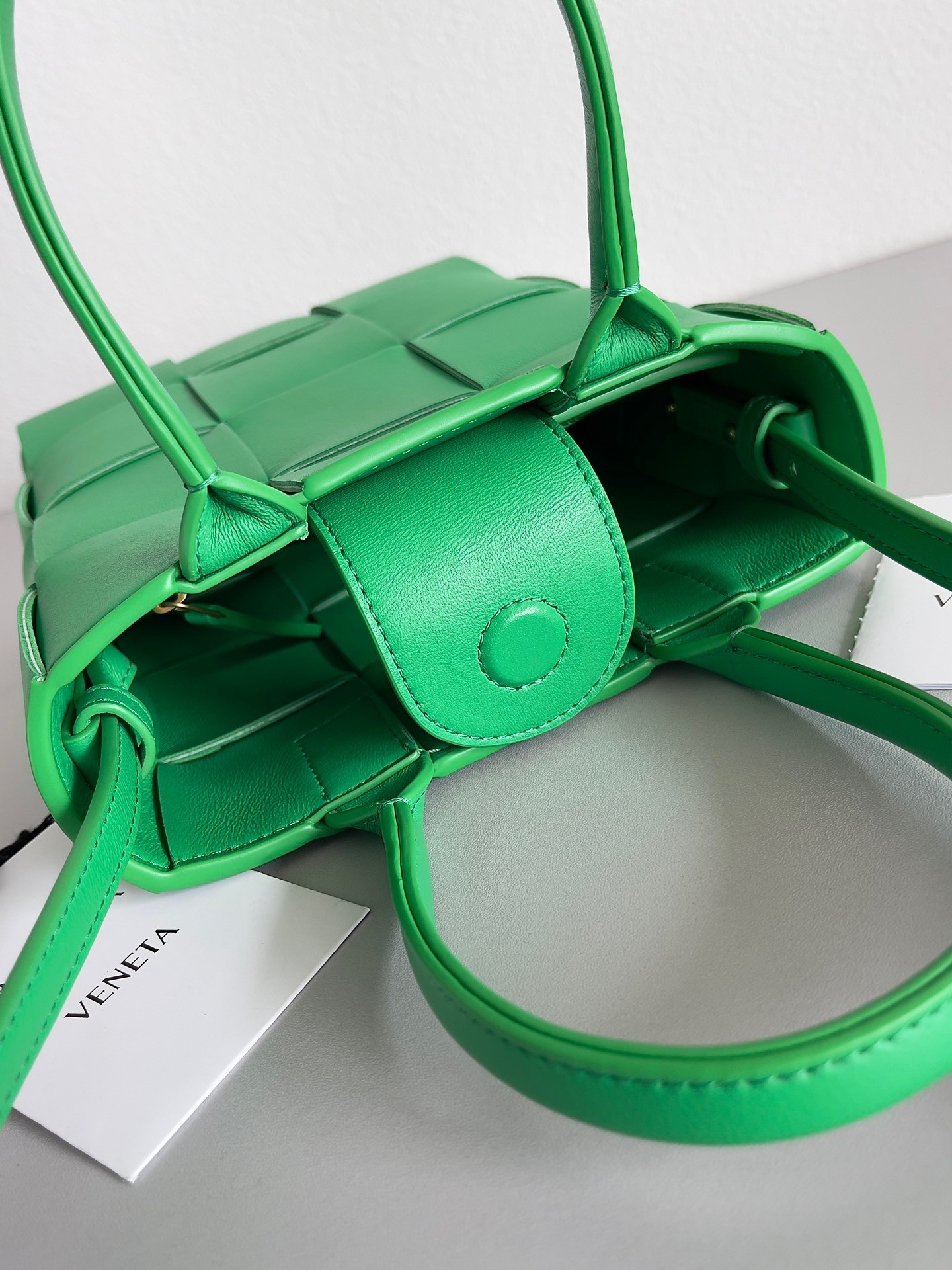 bo*te*ga Ve*ne*ta mini cassette tote bag in parakeet lambskin