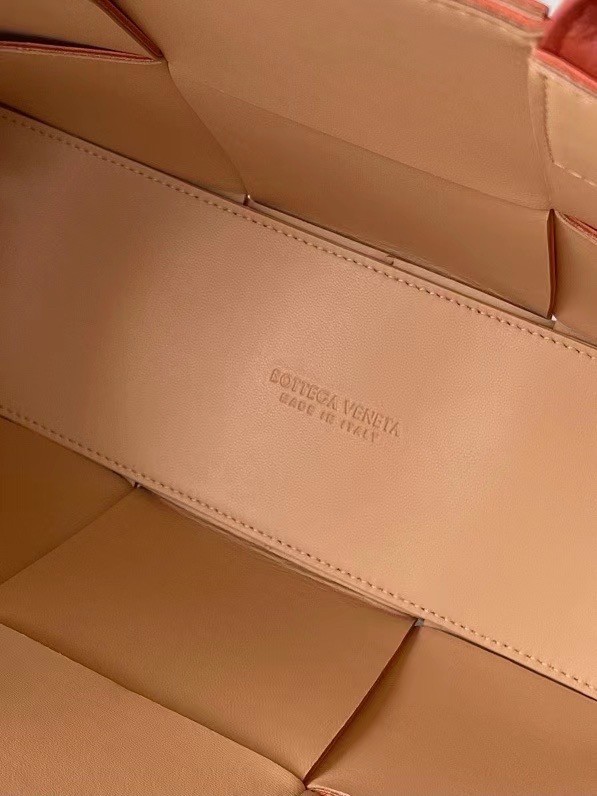 bo*te*ga Ve*ne*ta arco small tote in maple intrecciato lambskin
