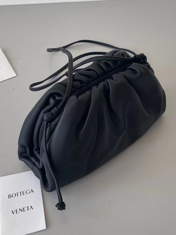 bo*te*ga Ve*ne*ta mini pouch in black calfskin