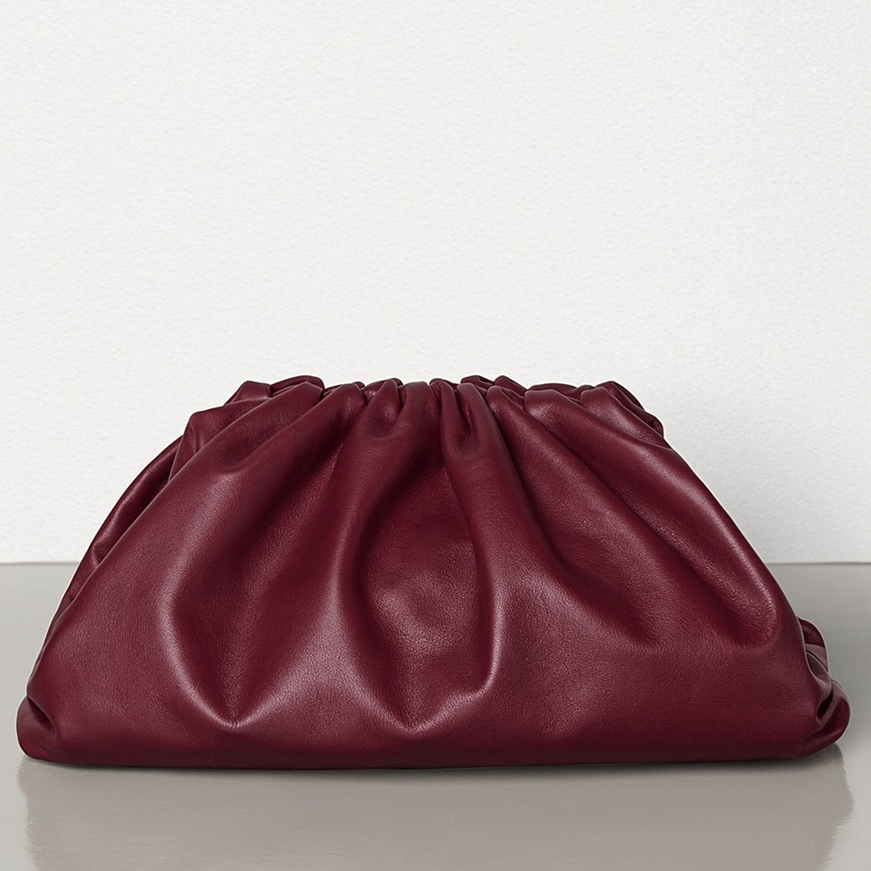 bo*te*ga Ve*ne*ta the pouch clutch in bordeaux calfskin