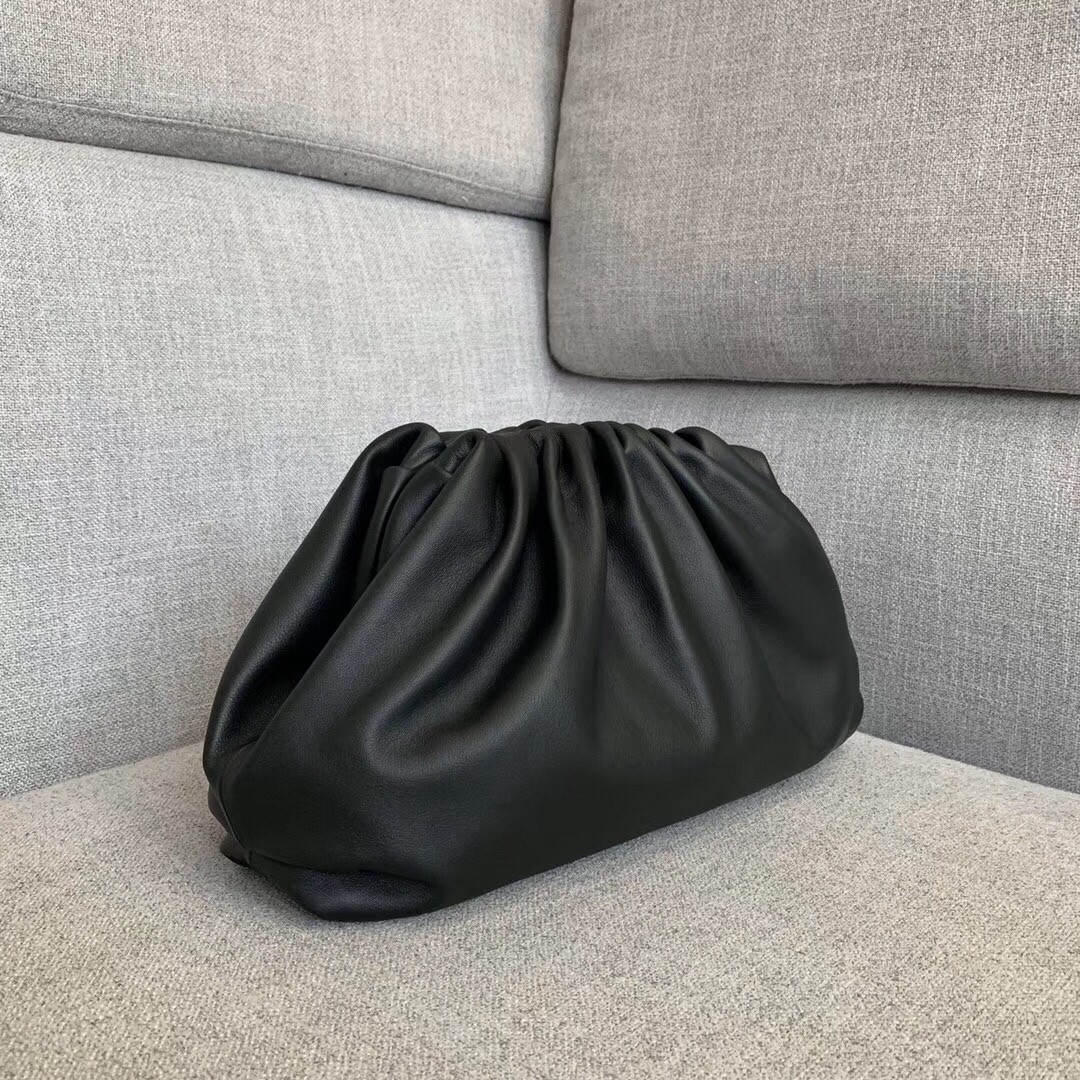 bo*te*ga Ve*ne*ta the pouch clutch in black calfskin