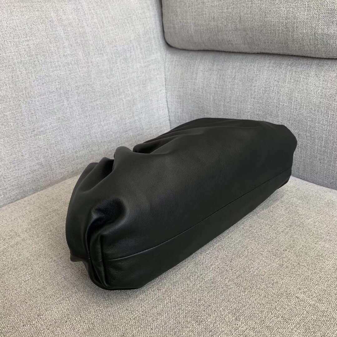 bo*te*ga Ve*ne*ta the pouch clutch in black calfskin